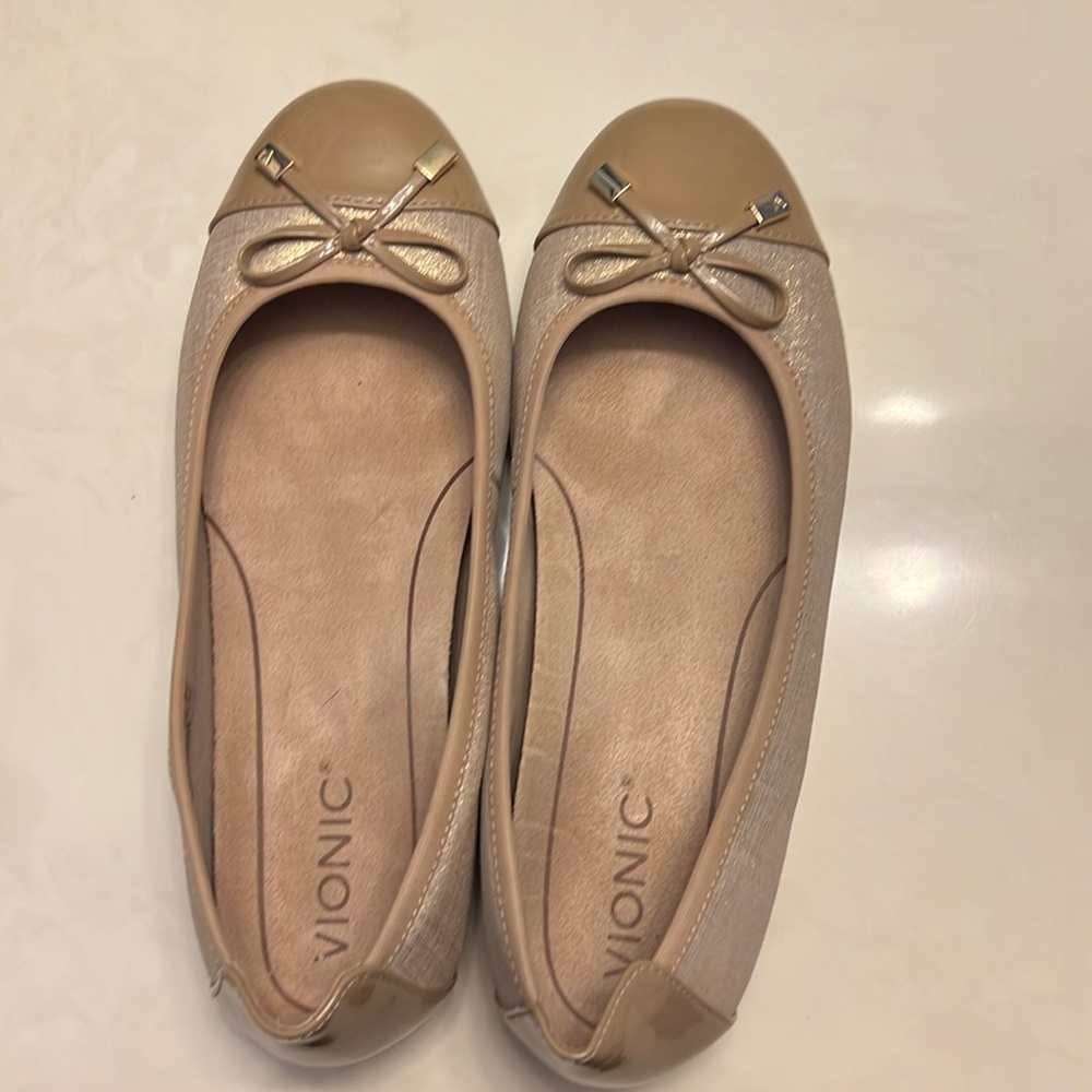 Vionic Minna flats